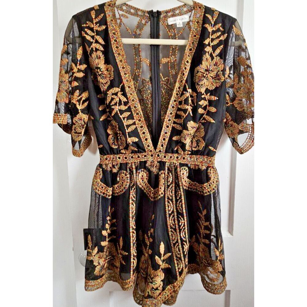 NWOT Honey Punch Lace Boho Summery Romper Black Size Small heavy embroidery